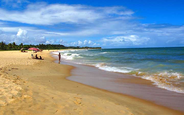 Pessoas na Praia dos Nativos em Trancoso Pessoas na Praia dos Nativos em Trancoso