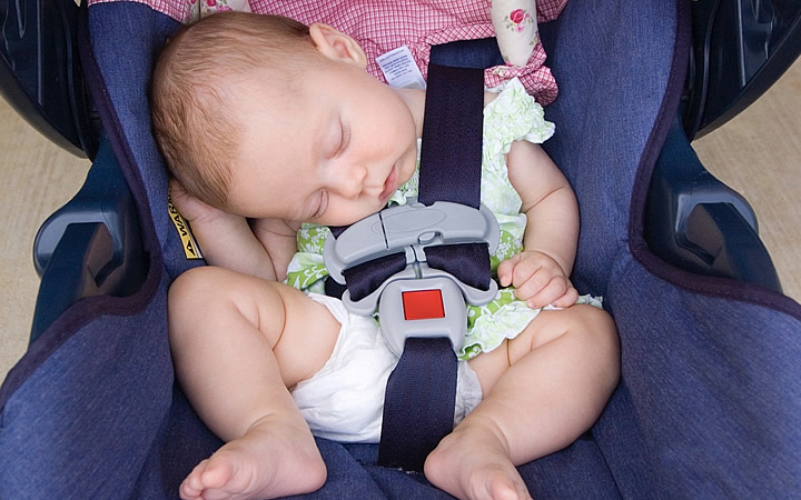 Bebê dormindo no ônibus