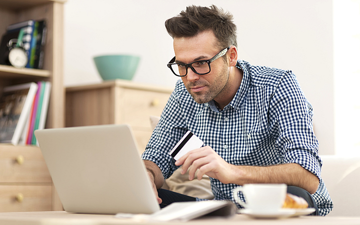 Comprando pela internet - Passando o cartão Comprando pela internet - Passando o cartão