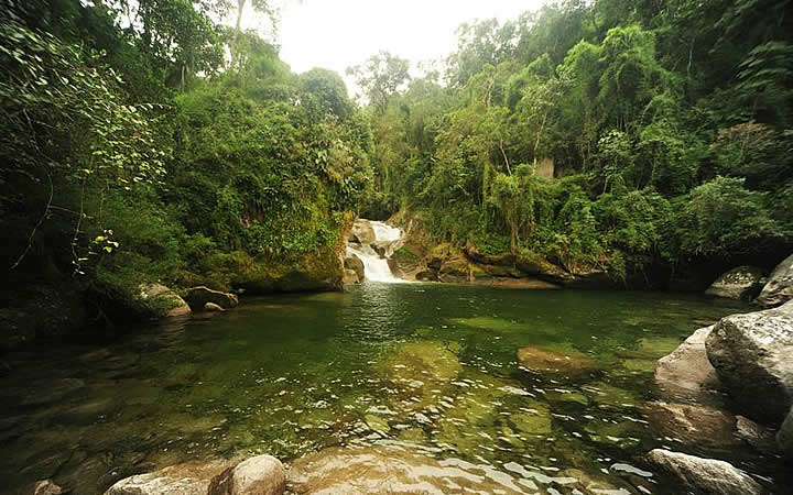 Lago azul em Itatiaia