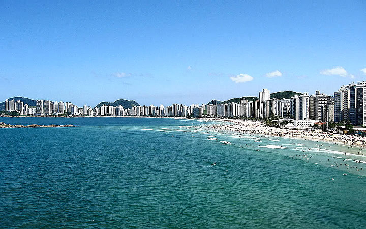 Praia de Pitangueiras em Guarujá