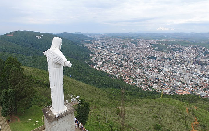 Serra de São Domingo e Cristo Redentor em Poços de Caldas - MG