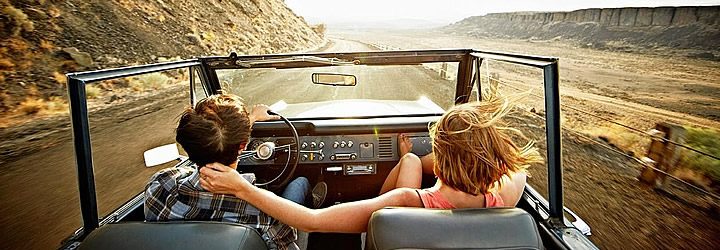 Viajantes que optaram por alugar um carro Viajantes que optaram por alugar um carro