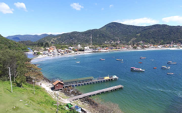 Praia da Armação em Florianópolis Praia da Armação em Florianópolis