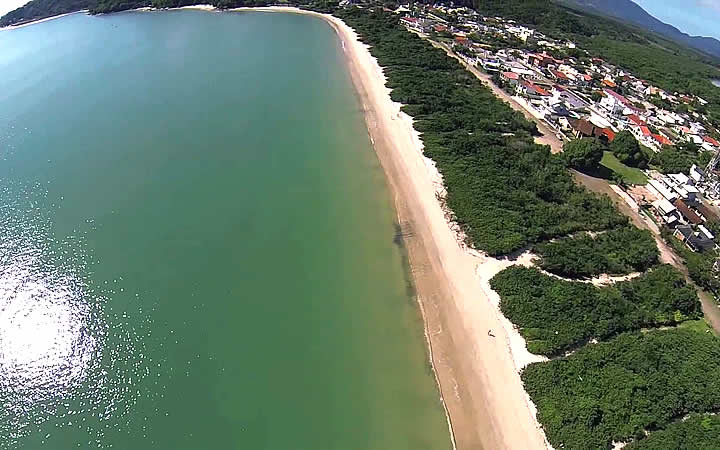 Praia da Daniela em Florianópolis