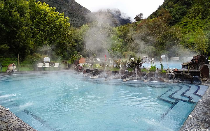Piscina com água termal Piscina com água termal