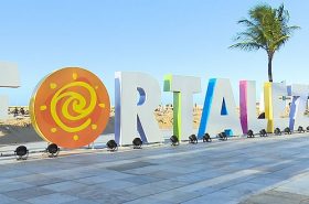 Fortaleza - Letreiro a beira da praia
