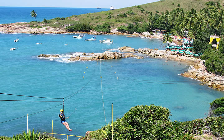 Praia em Formato de Coração - Praia de Calhetas