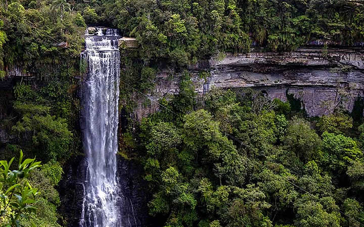 Cachoeira em Benedito Novo - Santa Catarina - Circuito do vale Europeu Cachoeira em Benedito Novo - Santa Catarina - Circuito do vale Europeu