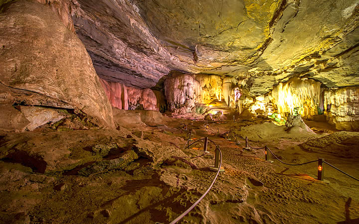 Gruta de Maquiné Gruta de Maquiné