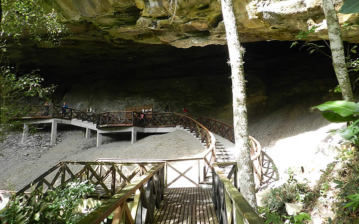 Gruta de Nossa Senhora de Fátima em Doutor Pedrinho Gruta de Nossa Senhora de Fátima em Doutor Pedrinho