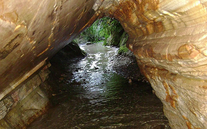 Gruta do carimbado em São Thomé das Letras Gruta do carimbado em São Thomé das Letras