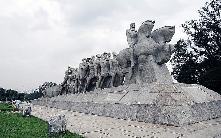 Monumento às Bandeiras Monumento às Bandeiras
