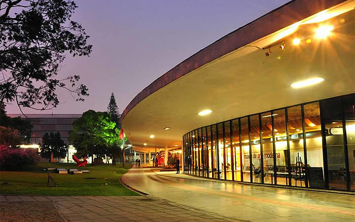 Museu de Arte Moderna no Parque do Ibirapuera Museu de Arte Moderna no Parque do Ibirapuera
