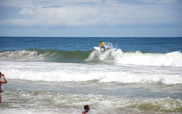 Surf na Praia do Japonês Surf na Praia do Japonês