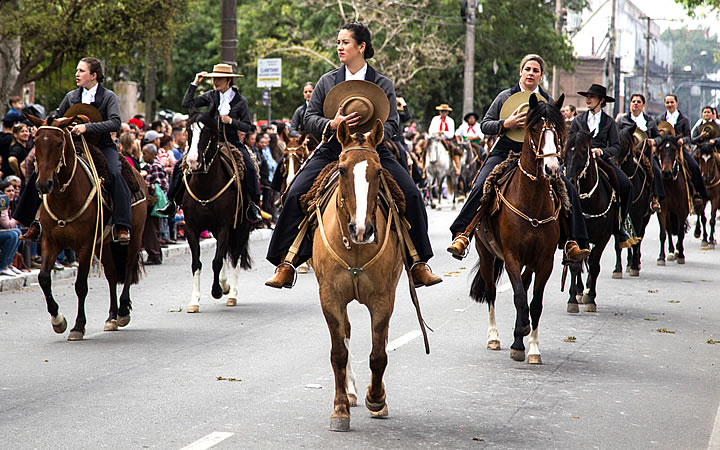 Desfile da semana Farroupilha em Pelotas
