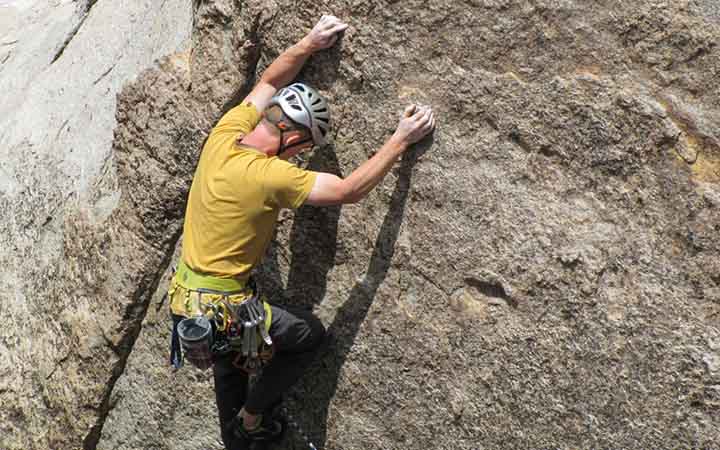 Esporte radicais - Homem escalando Esporte radicais - Homem escalando