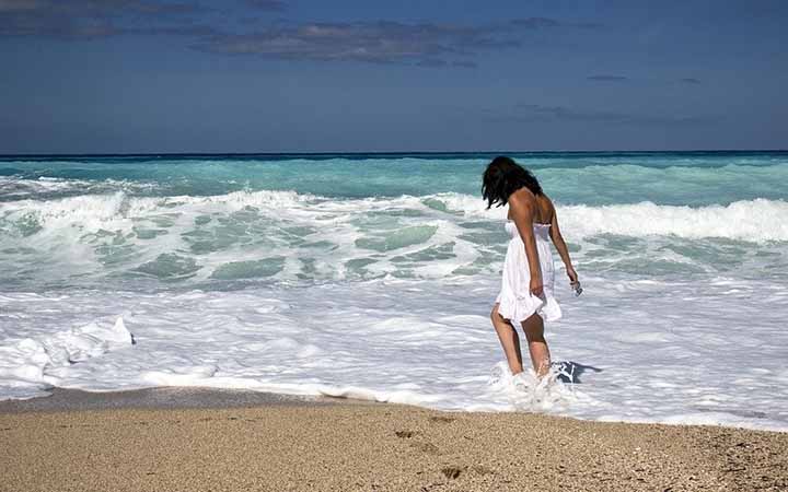 Mulher na praia Mulher na praia