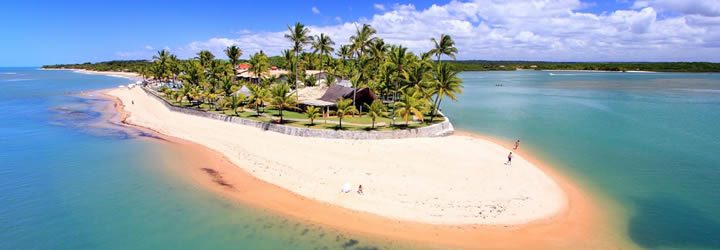 Praias de Porto Seguro - Ponta da praia cheia de coqueiros Praias de Porto Seguro - Ponta da praia cheia de coqueiros