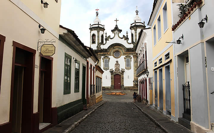 Ruas do centro histórico de São João del Rei que leva a Igreja de Nossa Senhora do Carmo Ruas do centro histórico de São João del Rei que leva a Igreja de Nossa Senhora do Carmo