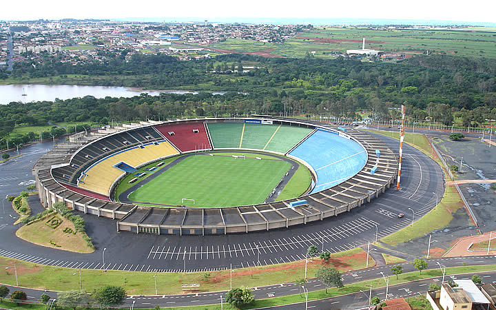 Estádio Municipal Parque do Sabiá em Uberlândia Estádio Municipal Parque do Sabiá em Uberlândia