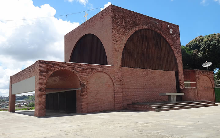 Lado de fora da Igreja de São João Paulo II Lado de fora da Igreja de São João Paulo II