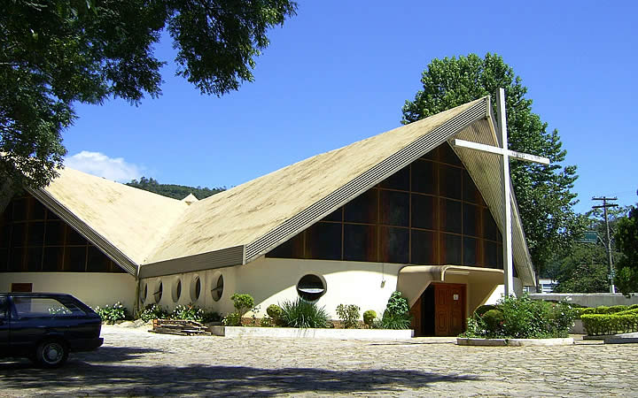 Lado de fora da Igreja matriz de Águas de Lindóia Lado de fora da Igreja matriz de Águas de Lindóia