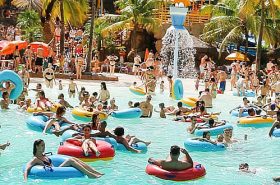 Pessoas em Piscina em Olímpia Pessoas em Piscina em Olímpia