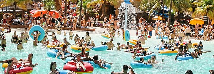 Pessoas em Piscina em Olímpia Pessoas em Piscina em Olímpia