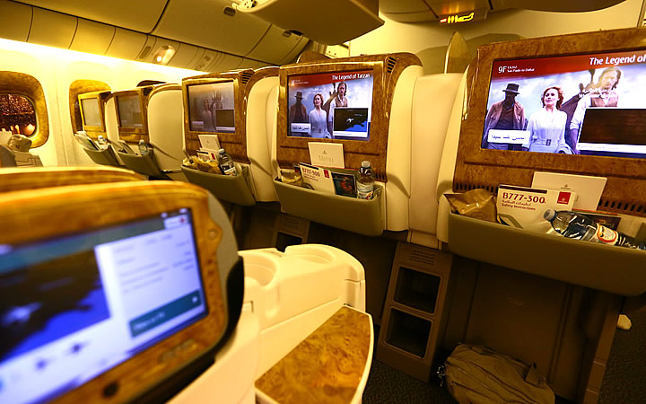 Poltronas com tvs na classe econômica Poltronas com tvs na classe econômica