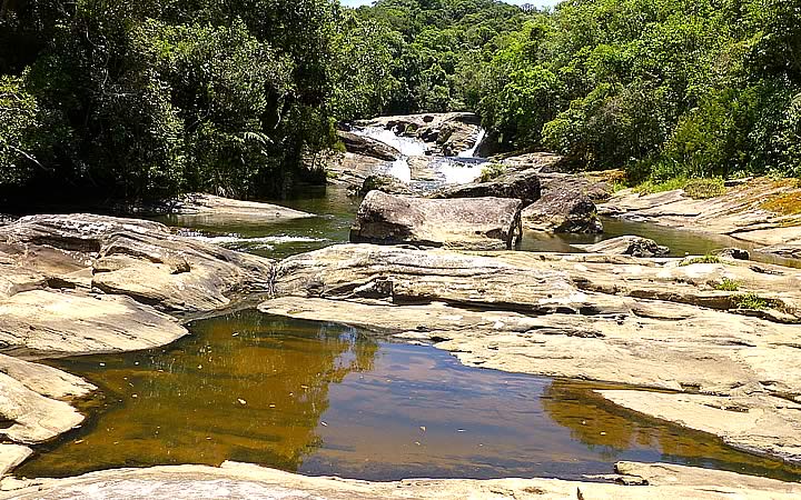Cachoeira na Trilha do Rio Paraibuna em Cunha Cachoeira na Trilha do Rio Paraibuna em Cunha