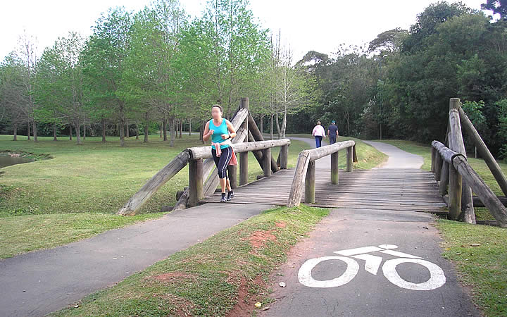 Ciclovia no Parque Tingui em Curitiba Ciclovia no Parque Tingui em Curitiba