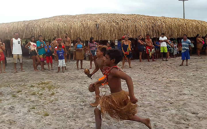 Indios na aldeia de Barra Velha Indios na aldeia de Barra Velha