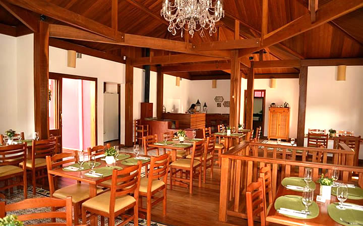 Interior do Restaurante Flor de Cerejeira Interior do Restaurante Flor de Cerejeira