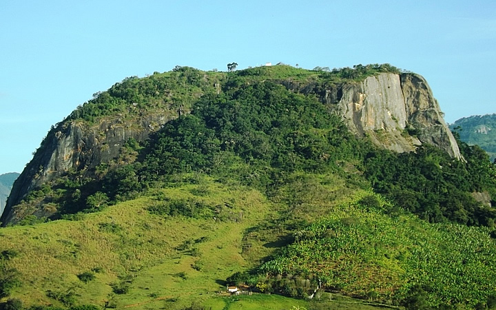 Pedra do Cruzeiro em Gonçalves Pedra do Cruzeiro em Gonçalves
