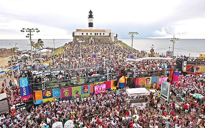 Pessoas no Carnaval no Farol em Salvador Pessoas no Carnaval no Farol em Salvador