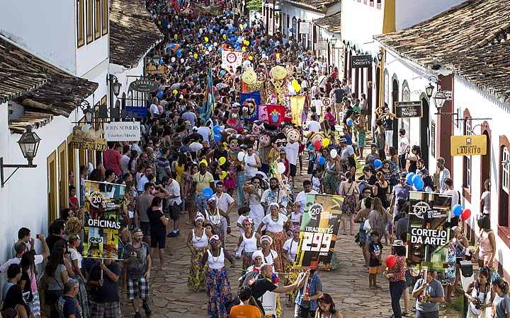 Pessoas no carnaval de Tiradentes Pessoas no carnaval de Tiradentes