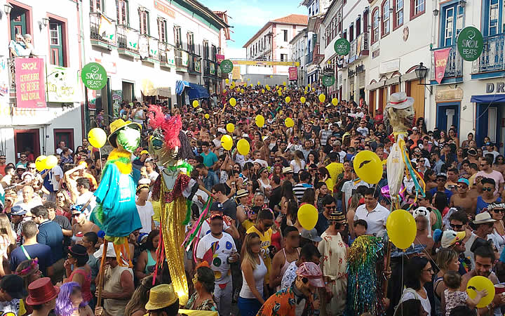 Pessoas no desfile de carnaval em Diamantina Pessoas no desfile de carnaval em Diamantina
