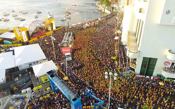 Vista aérea do Carnaval em Salvador Farol da Barra Vista aérea do Carnaval em Salvador Farol da Barra