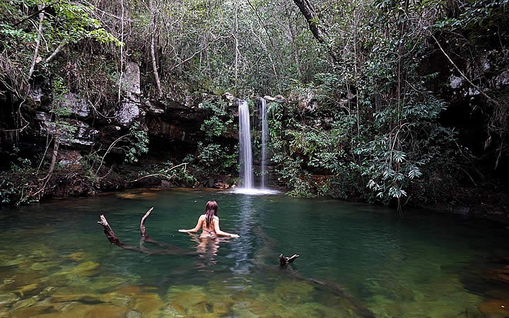 Fonte: Casal de mochilão Cachoeira Loquinhas em Chapada dos Veadeiros