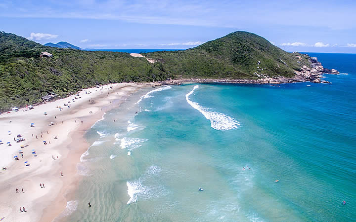 Vista aérea da Praia do Rosa Vista aérea da Praia do Rosa