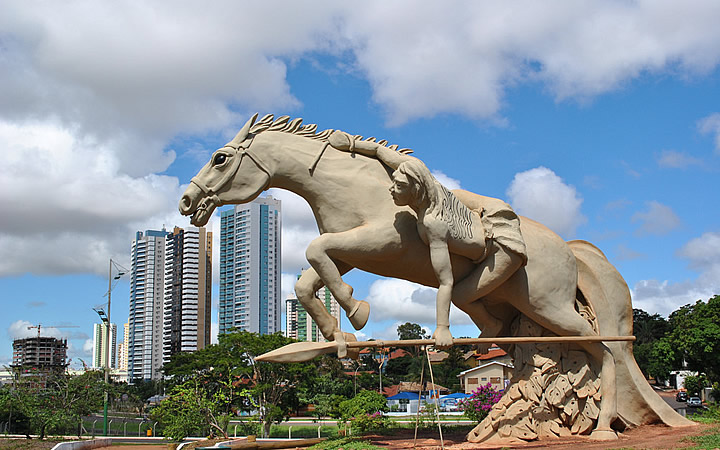 Estátua no Parque das Nações Indígenas Estátua no Parque das Nações Indígenas