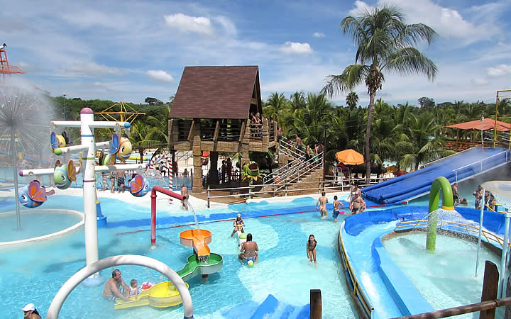 Piscina no parque Thermas dos Laranjais Piscina no parque Thermas dos Laranjais