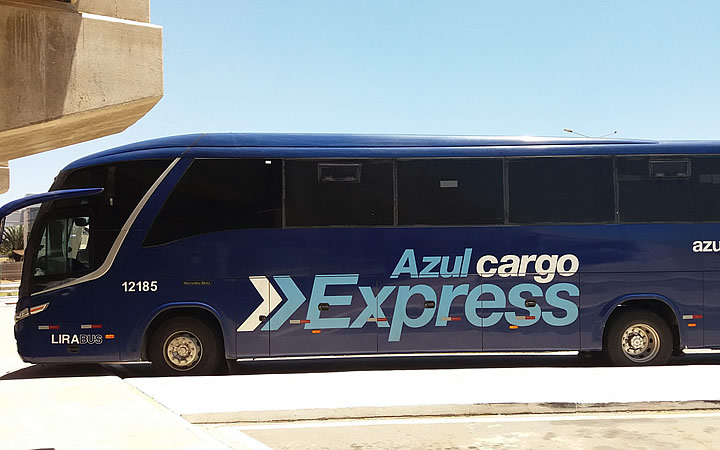 Ônibus da companhia aérea Azul Ônibus da companhia aérea Azul