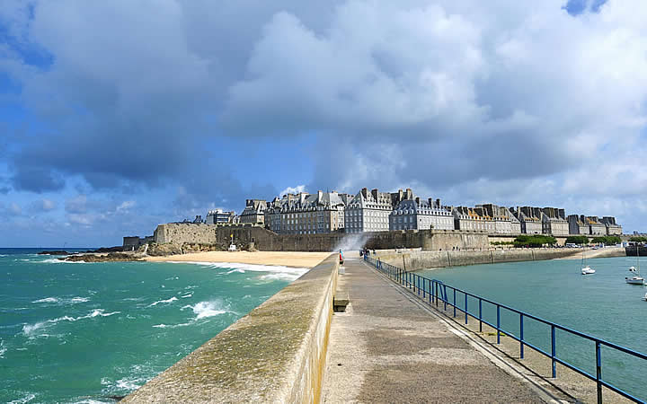 Caminho para ilha de Saint Malo