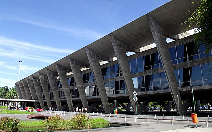 Fachada Museu de Arte Moderna do Rio de Janeiro – MAM Fachada Museu de Arte Moderna do Rio de Janeiro – MAM