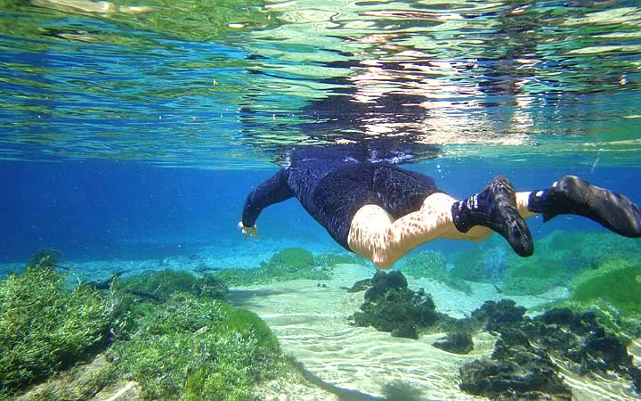 Flutuação em Bonito - Turista aproveitando o lugar Flutuação em Bonito - Turista aproveitando o lugar