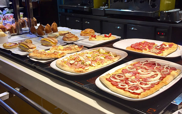 Lanches no aeroporto Lanches no aeroporto