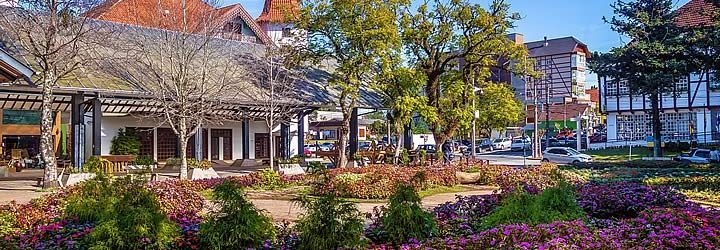 Praça cheia de flores em Nova Petrópolis Praça cheia de flores em Nova Petrópolis
