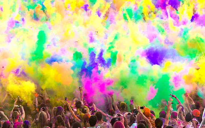 Pó colorido jogado ao ar - Holi Teen Pó colorido jogado ao ar - Holi Teen
